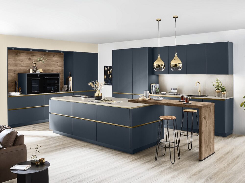 кухня с островом, easytouch, nobilia, синий, суперматовый фасад, без отпечатков пальцев, not finger print, синий фьорд, барная стойка