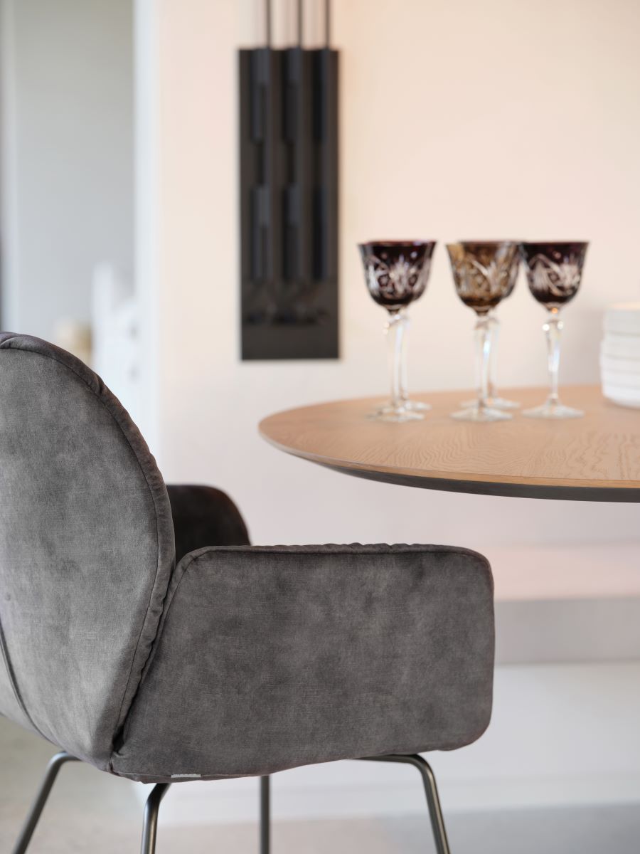 Дизайнерское полукресло Mood на металлических ногах в столовой, велюр, Mobitec, Бельгия, nosag,