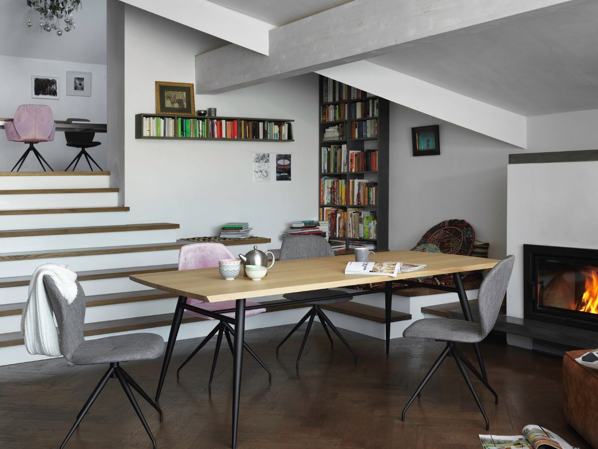 Обеденная группа в современном стиле, дизайнерские стулья на металлических ножках, Mood, Mobitec