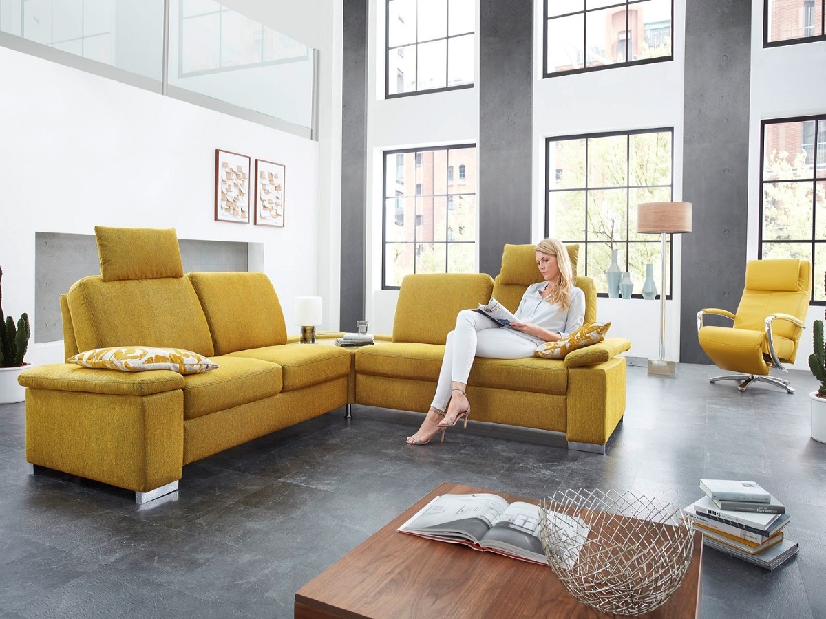 угловой диван-кровать с реклайнерами, Baile, гостиная, домашний кинотеатр, ТВ-столик, релакс-функции, электромотор, желтая ткань, AquaClean, Германия, premium