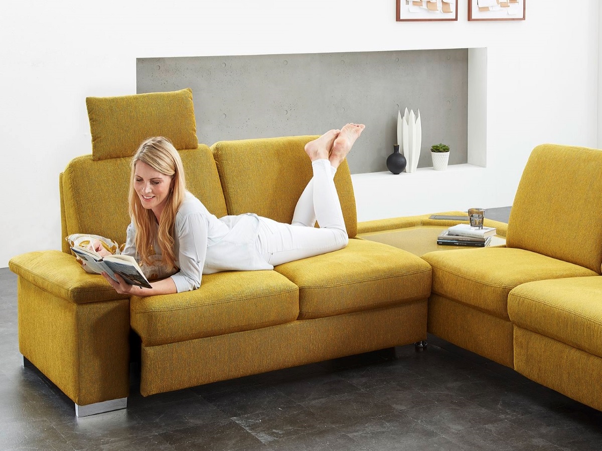 Просторный желтый угловой диван для гостиной, Baile, Selecta Home, Haus Kollektion, встроенный столик, USB-порт, premium, широкий подлокотник, ткань AquaClean, Германия