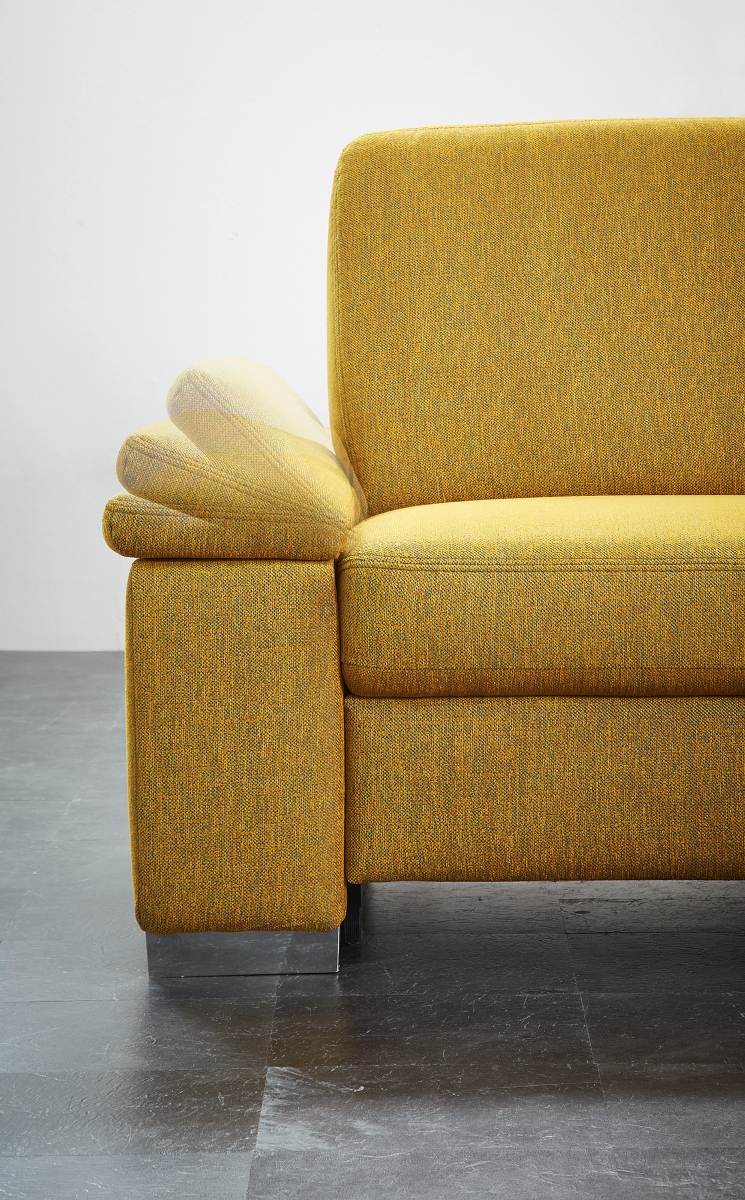 широкий регулируемый подлокотник, современный диван, Baile, Haus Kollektion, немецкая мебель, гостиная, домашний кинотеатра, ткань AquaClean, желтый