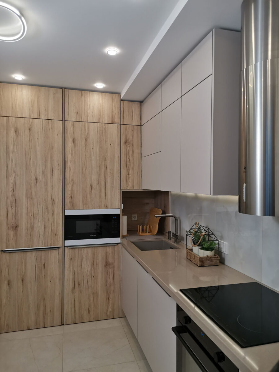 угловая кухня с нишей и шкафами в потолок, немецкие кухни, burger kitchen, дизайнерская кухня, Cora, дуб Honey, ЛДСП, Эмаль, столешница, кварцевый камень, портфолио, kitchen concept