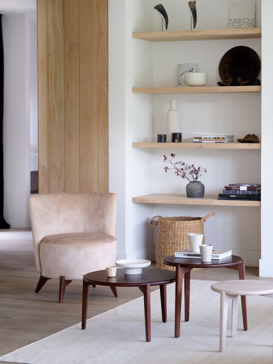 Круглое дизайнерское кресло в розовом букле, массив ореха, Bolero, Mobitec,журнальные столики, массив ореха