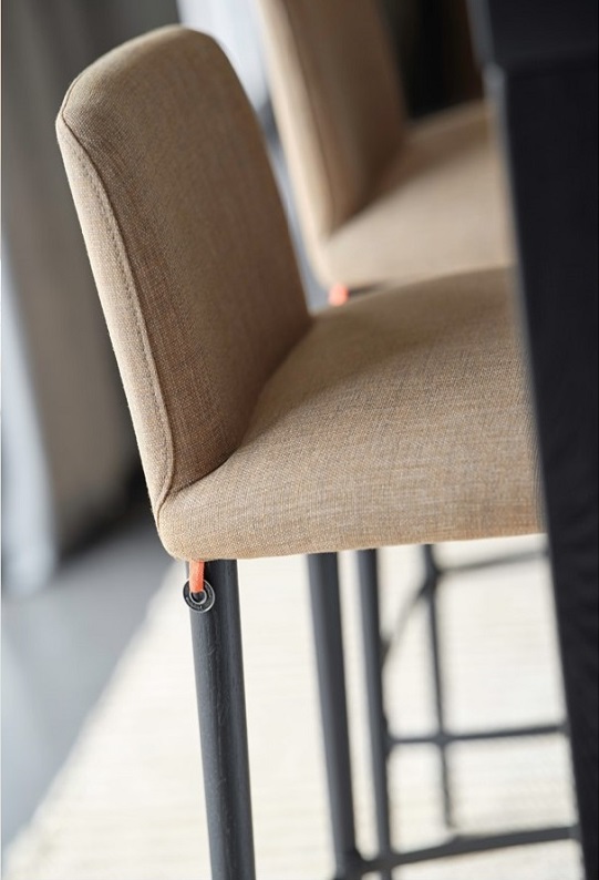 стулья барные, Rob, Mobitec, дуб черный, массив, ткань beige, дизайн, мягкий,82 см