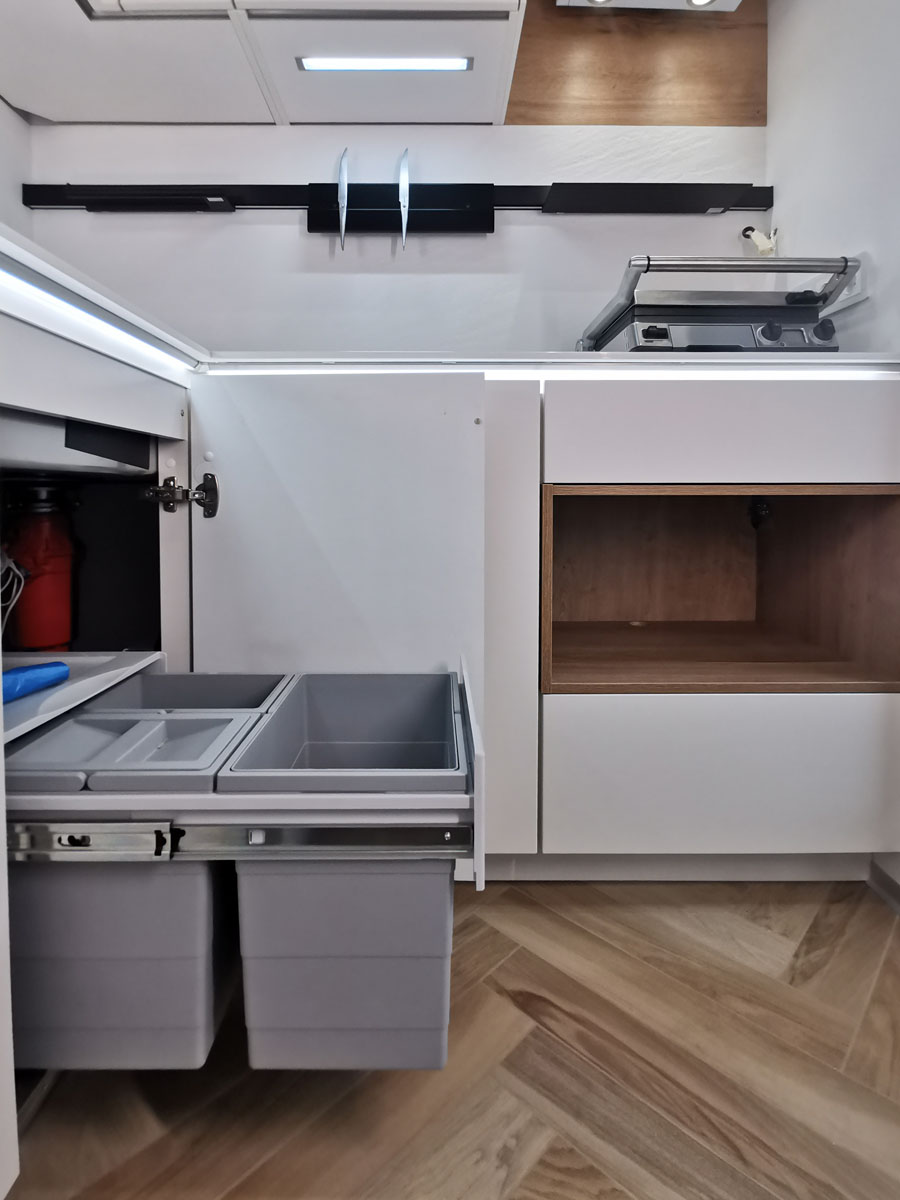 Система сбора мусора на маленькой кухне