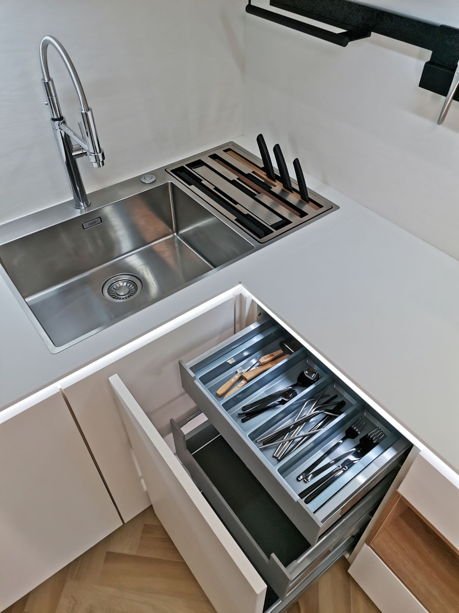 выдвижные ящики для приборов