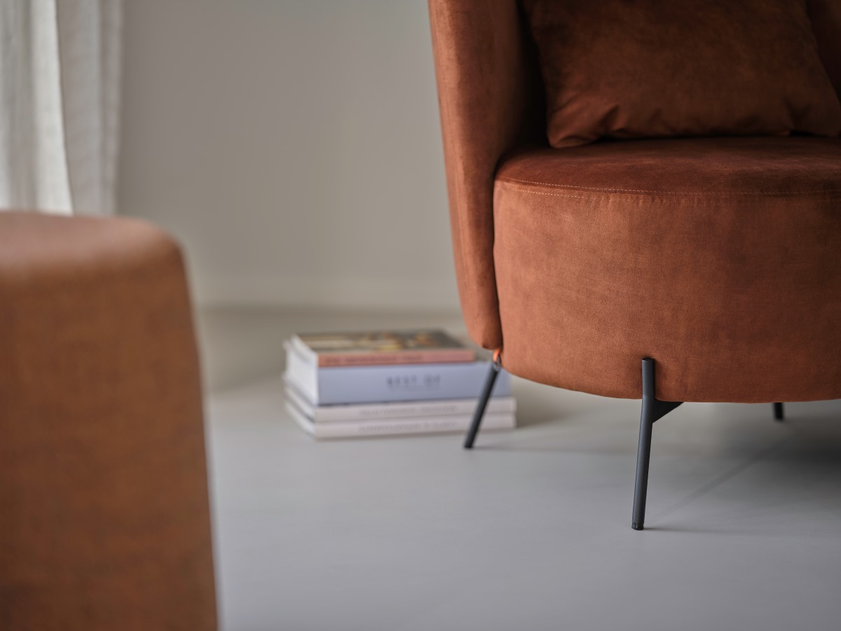 Круглое кресло на тонких ножках и пуф, Bolero, микровелюр, охра, Mobitec, дизайнерская мебель из Европы, Бельгия