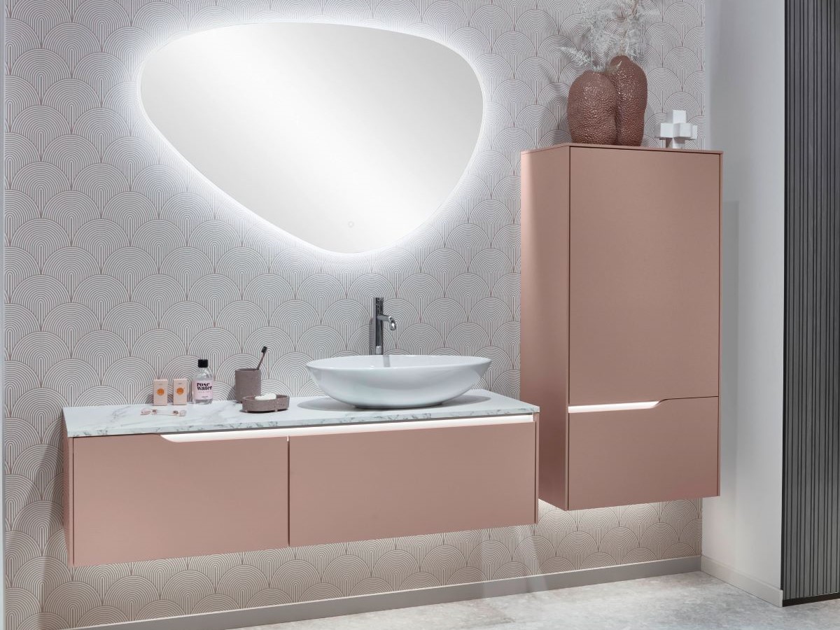 мебель для ванной премиум класса, Senso corak, эмаль матовая розовая, anti fingerprint, nobilia, тумба под раковину, зеркало в форме гальки, LED-подсветка
