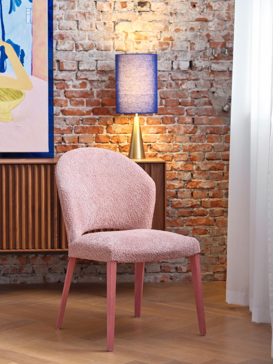 дизайнерский стул в розовой ткани-букле с изогнутой спинкой, Cuori, Mobitec, Бельгия, массив дуба, розовый лак, премиум мебель