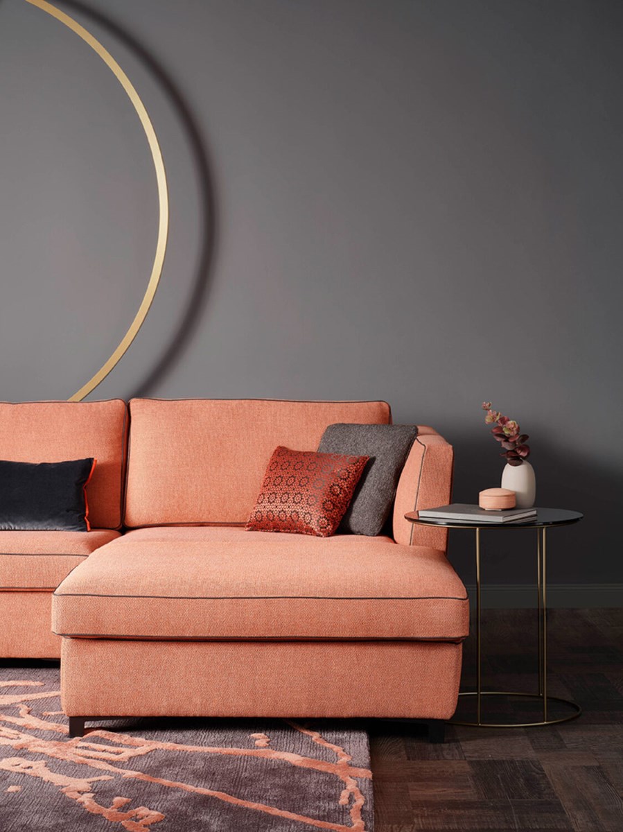 Премиум диван с шезлонгом, Hailey. столик Mio, латунь, натуральный камень, Christine Kroencke