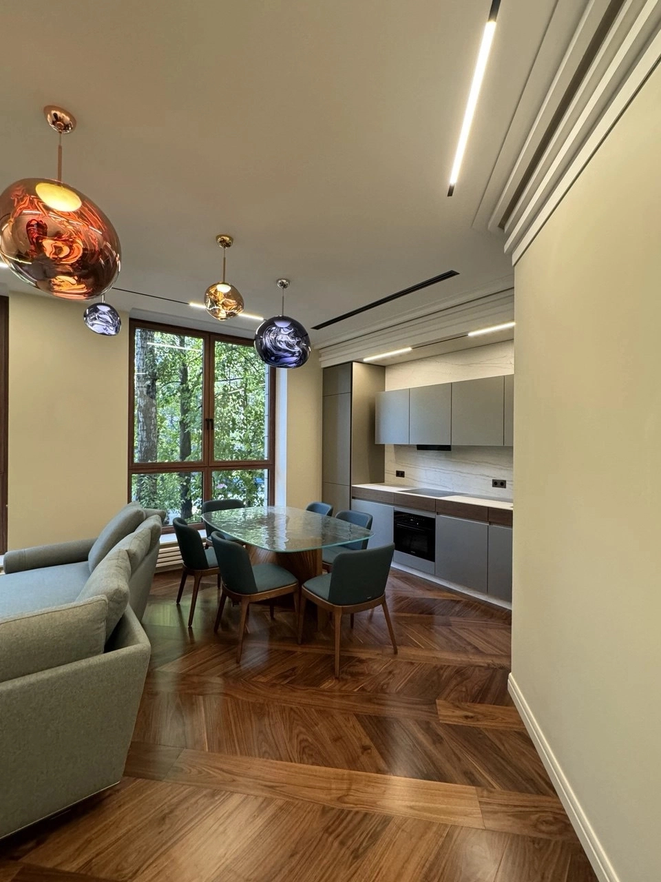 Премиум-кухня Leicht реализованный проект, кухня-гостиная с окном в пол в Москве