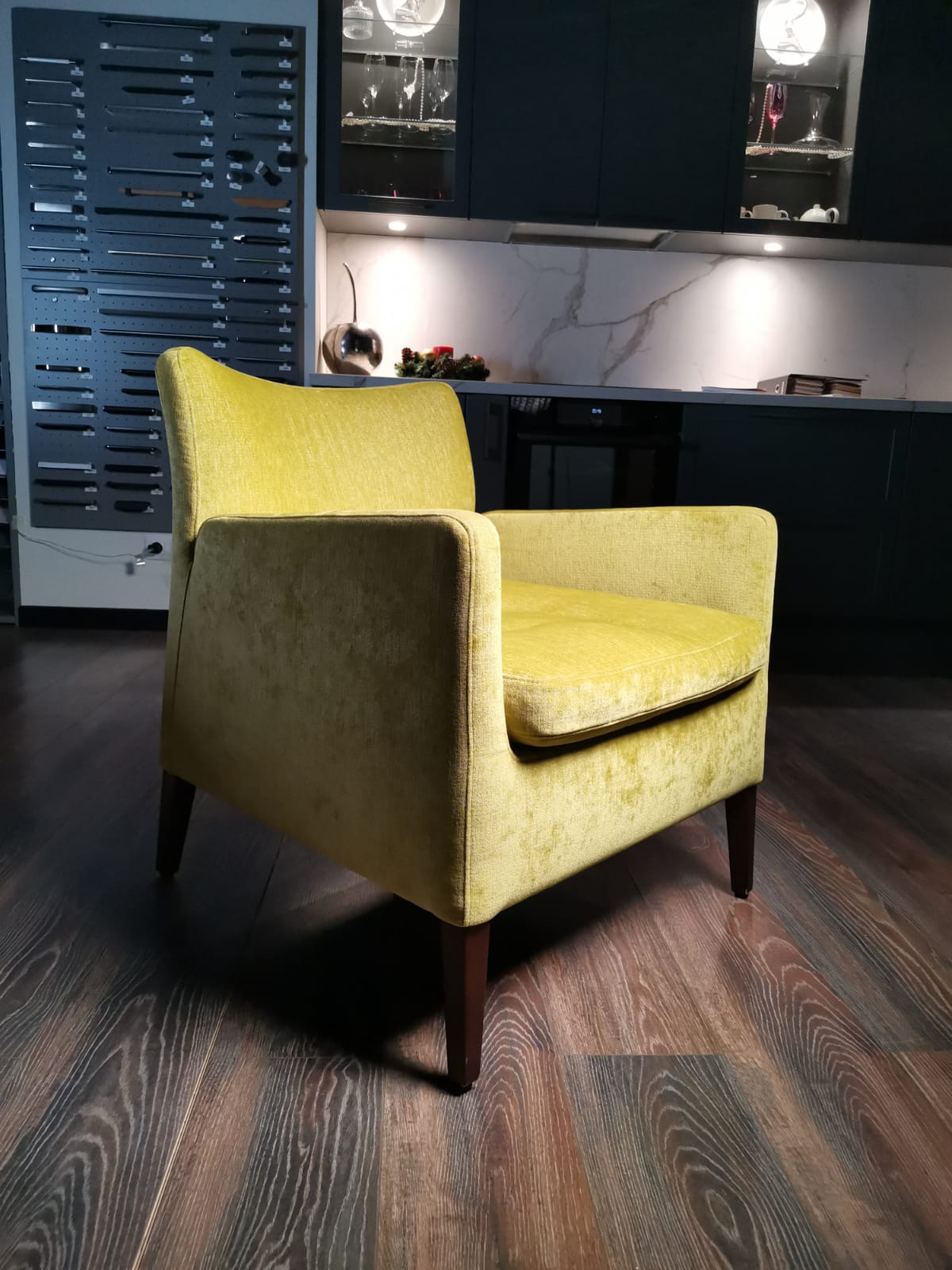 элегантное кресло с фигурное спинкой Pandora, Christine Kroencke, немецкая мягкая мебель премиум класса