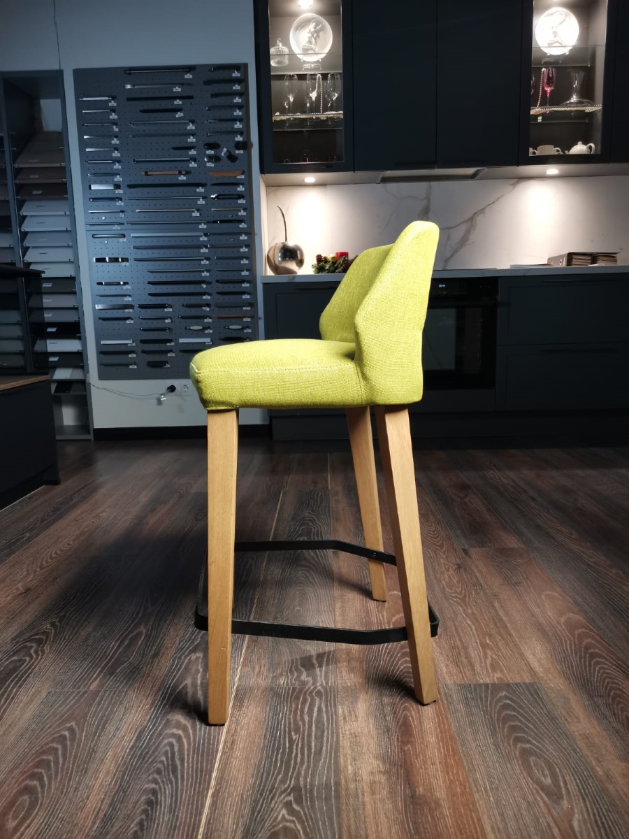 полубарный дизайнерский стул Lena Mobitec из массива бука, ткань цвета лайм, в наличии в Москве, продажа с выставки