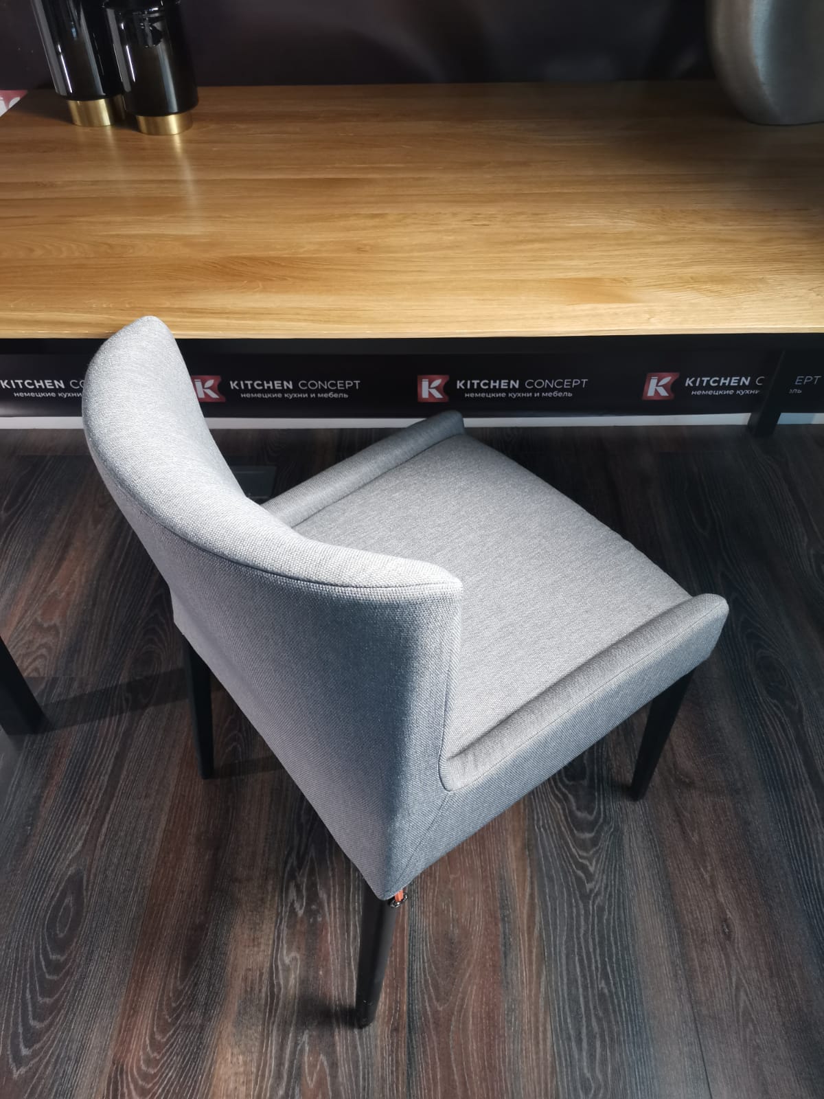 дизайнерский обеденный стул Margaux Mobitec, образец на распродаже, в салоне в Москве