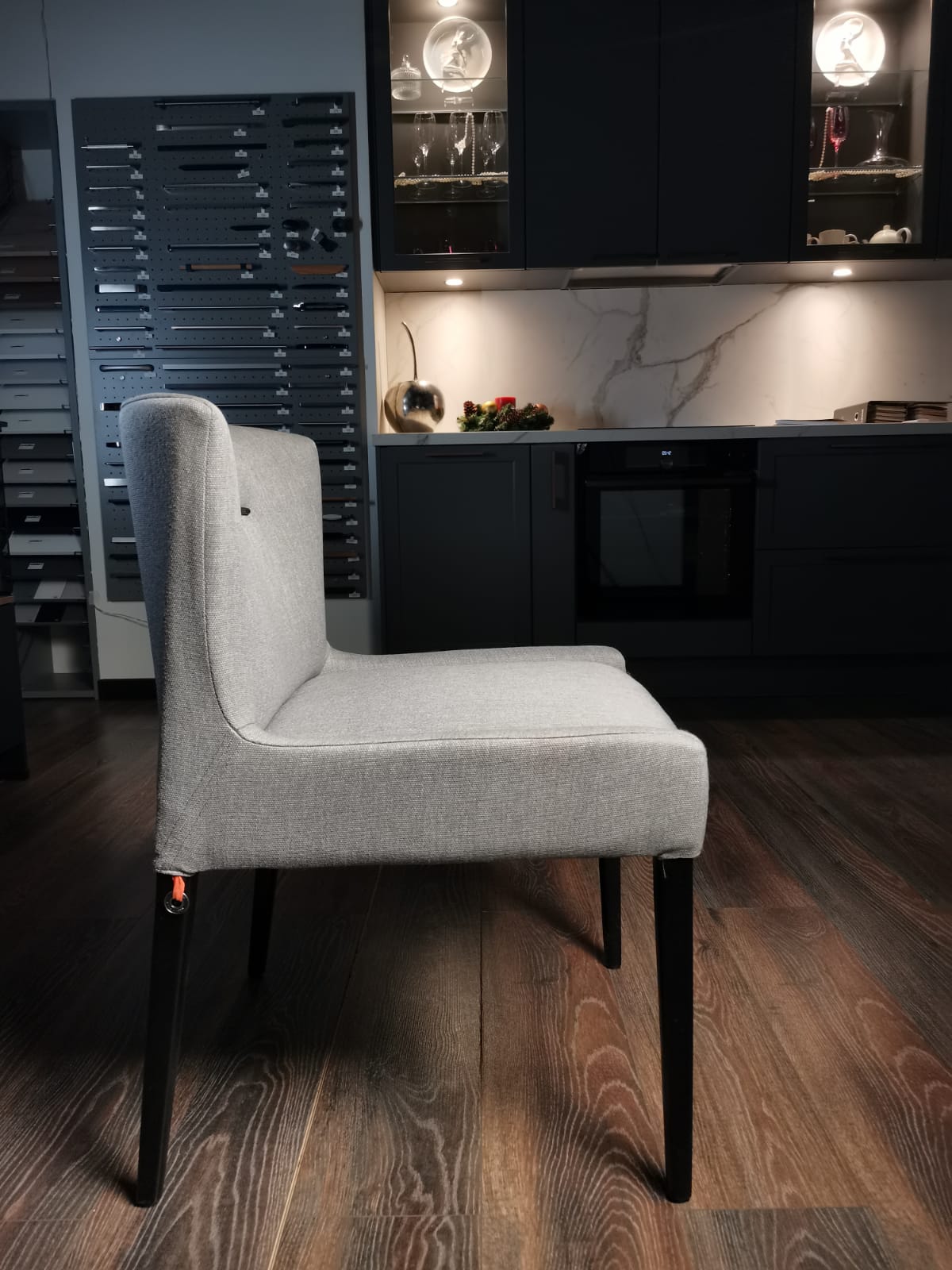 элегантный обеденный стул Margaux Mobitec в серой ткани, черный дуб, дизайнерская мебель, Бельгия