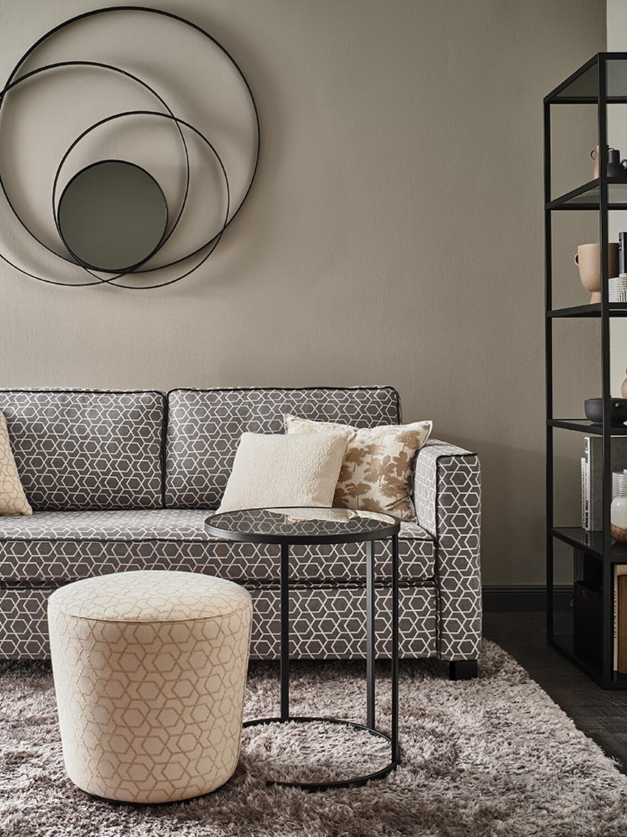 диван и пуф в дизайнерской обивке, круглый журнальный столик, Julya, Christine Kroencke, Cameo