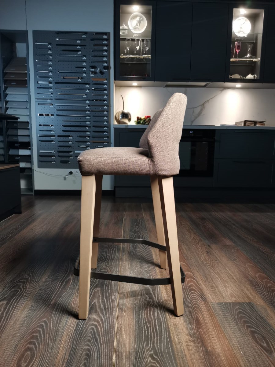 полубарный дизайнерский стул Lena Mobitec 65 см с выставки, массив бука