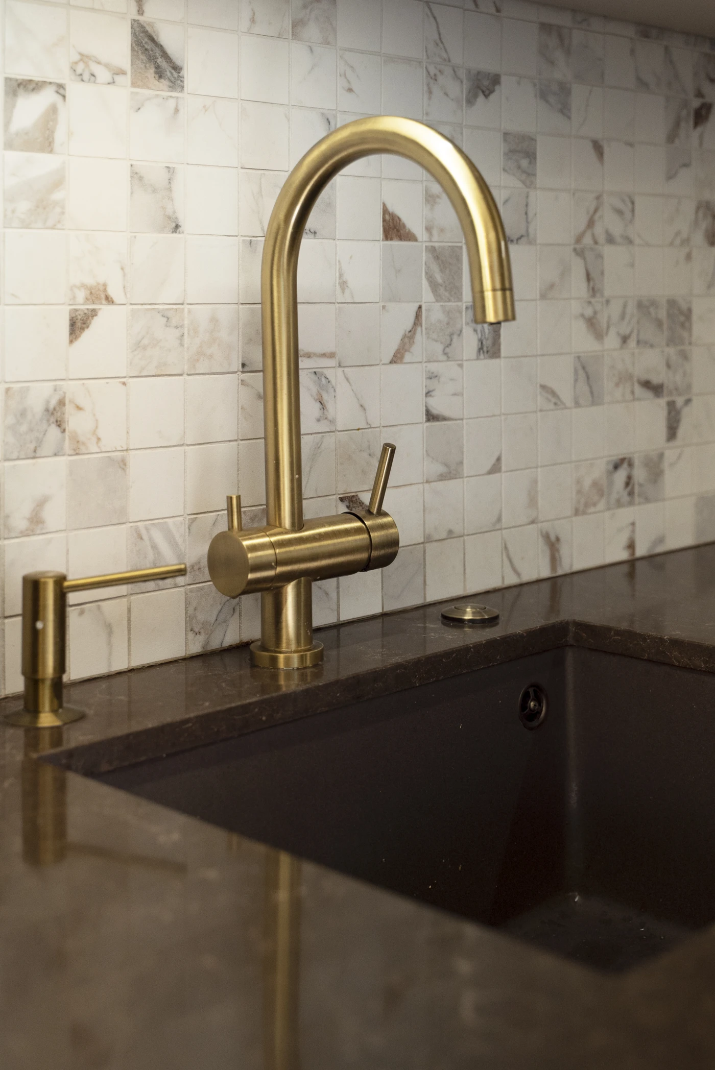 золотой смеситель