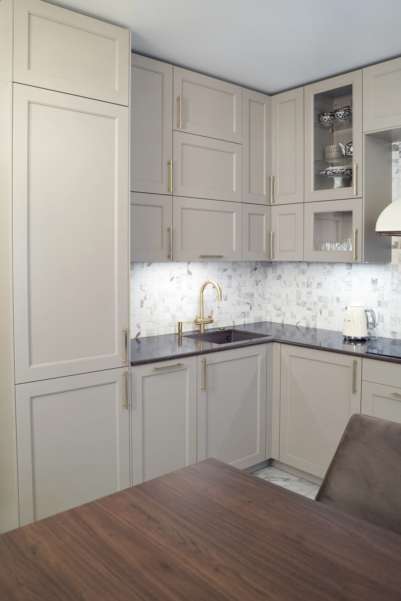 Классическая кухня г-образной формы