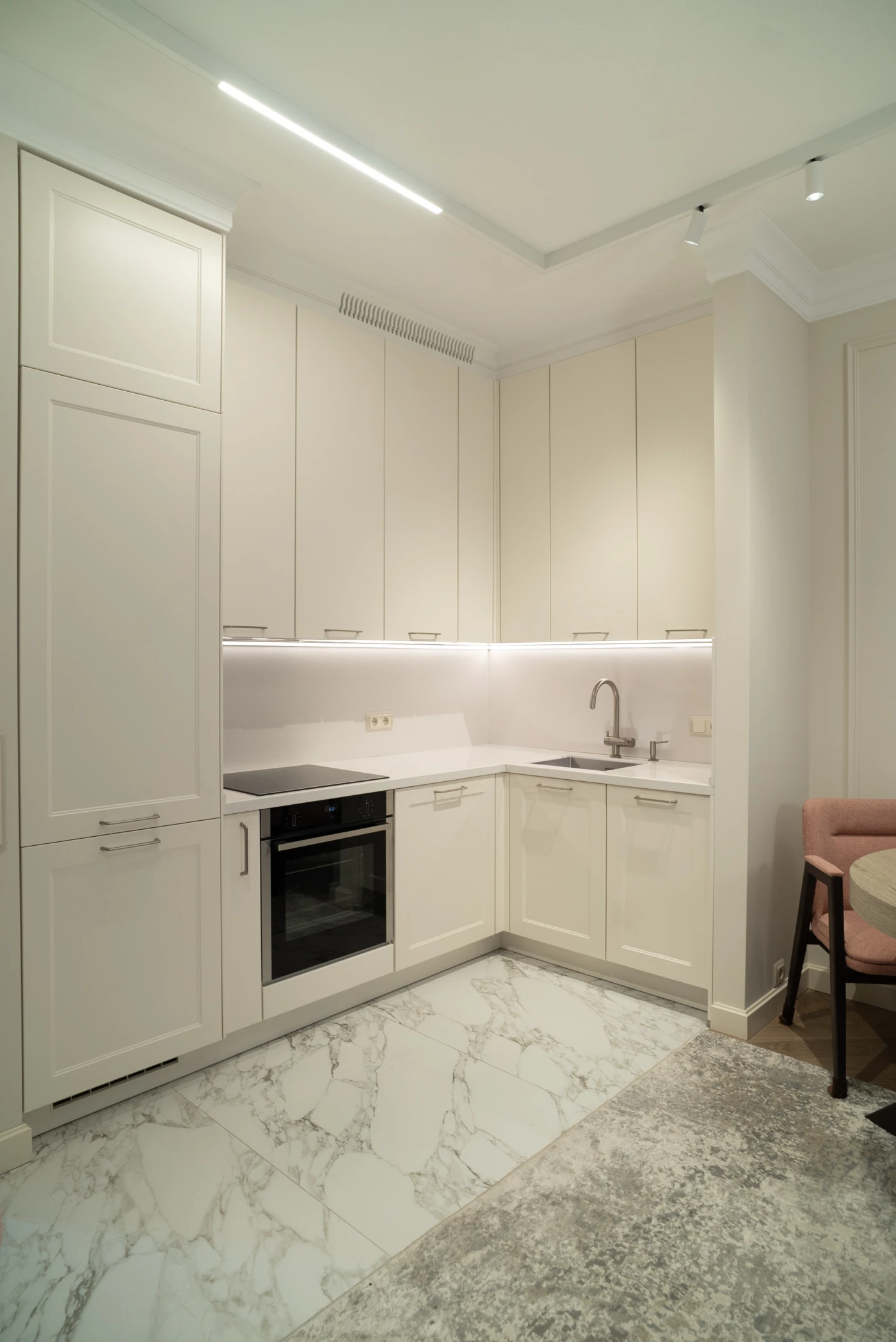 Белая кухня премиум класса в потолок_2