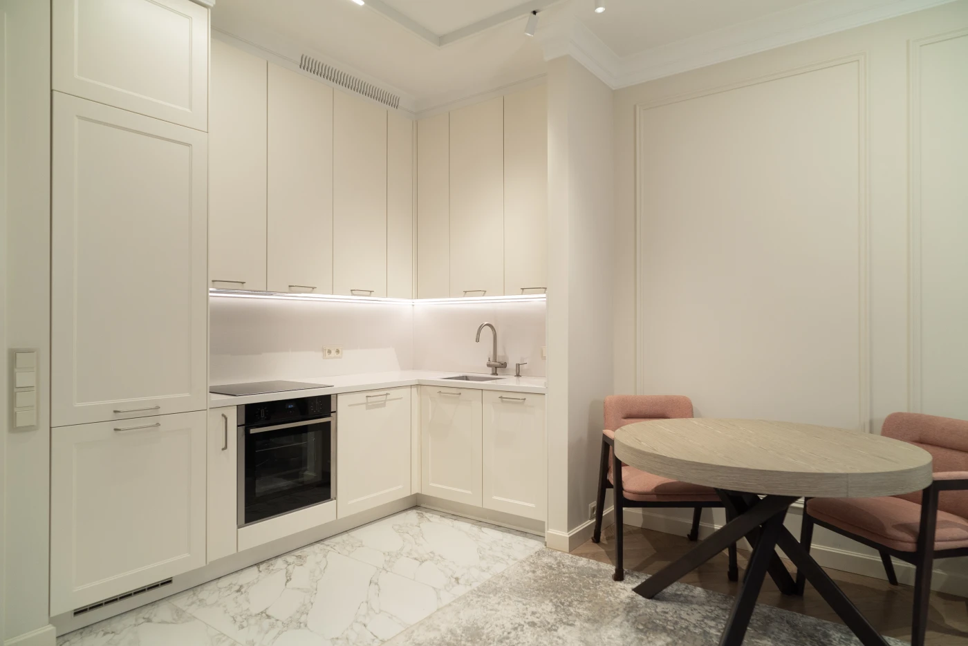 Белая кухня премиум класса в потолок_2