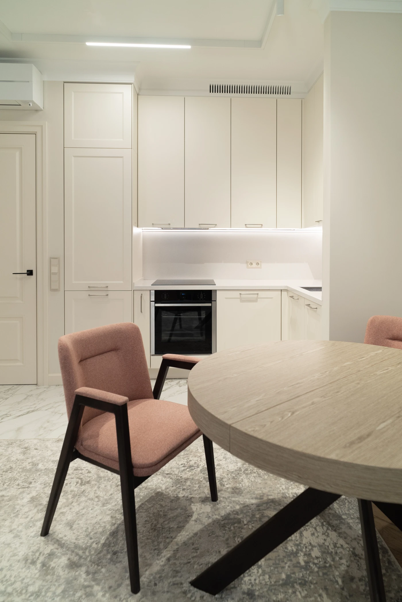 Белая кухня премиум класса в потолок_2