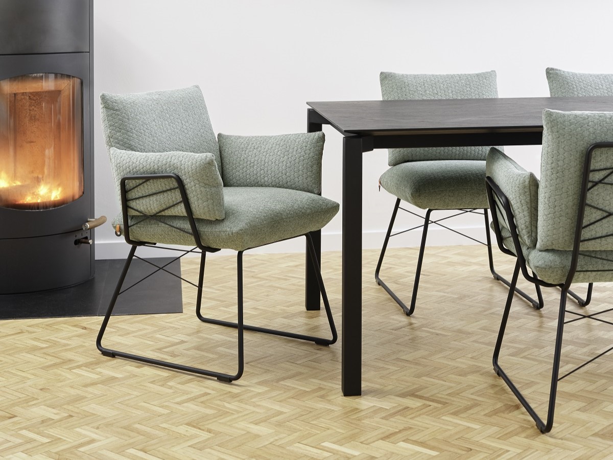 мягкий дизайнерский стул на ажурном каркасе из металла с объемной спинкой, Cosy, Mobitec, бельгийский дизайн