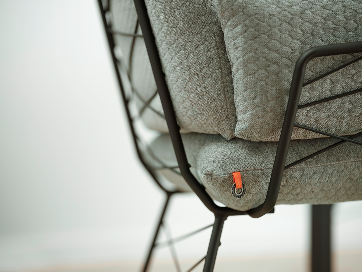 мягкий стул на ажурном металлическом каркасе Cosy Mobitec, стеганая ткань, дизайнерская обивка