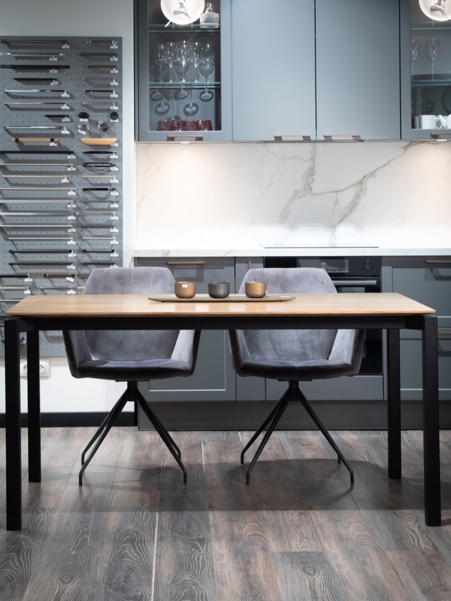 образец в салоне, обеденный стол 160 см, массив дуба, распродажа