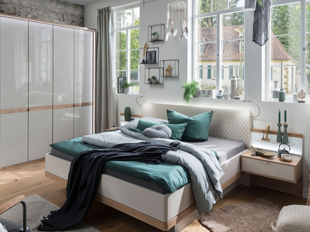 белая мебель для спальни и кровать с дизайнерским изголовьем Barcelona wiemann