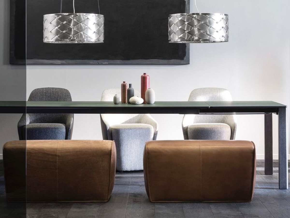 столовая группа с пуфами Derby в натуральной коже Christine Kroencke