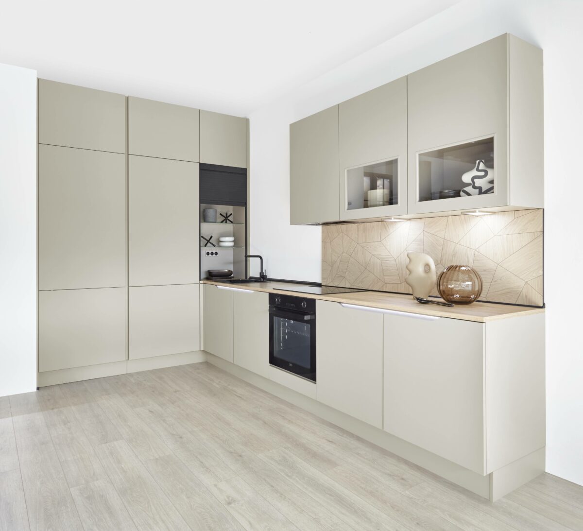 вариант планировки угловой кухни