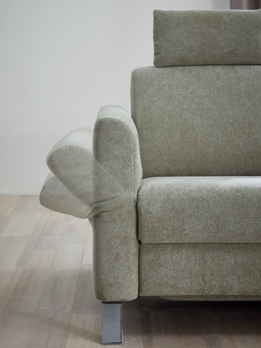 современный диван с регулируемым подлокотником, немецкие диваны с релакс-функциями