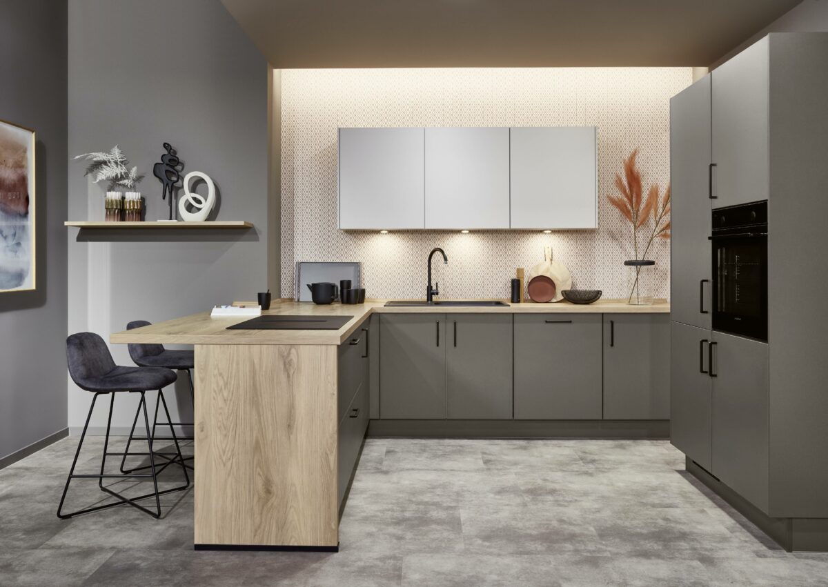 угловая кухня с полубаром