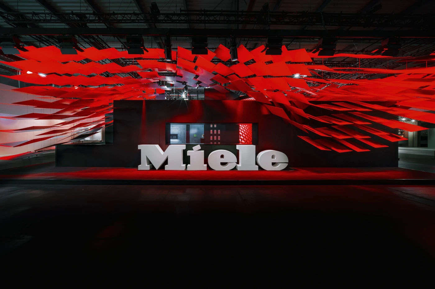 Miele KM 8000 индукционная варочная панель с умной кастрюлей M Sense EuroCucina 2026